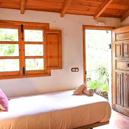 Kır Evi Chamorga - - -