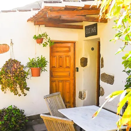 Chamorga - - - * Σάντα Κρουζ Τενερίφης